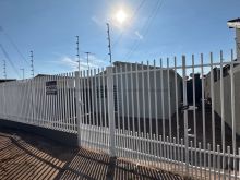 Casa térrea com 03 quartos