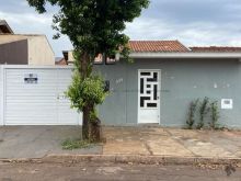 Casa térrea com salão comercial