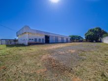 Galpão pronto na saída para São Paulo