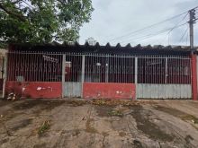 Casa com 2 quartos sendo 1 suíte - 1 wc social