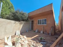 1 suíte - 1 quarto e quintal grande