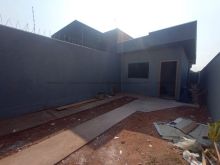 1 suíte - 1 quarto e quintal grande