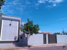 Casa com piscina - 2 andares - churrasqueira