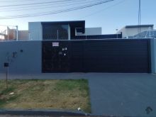 Casa no Universitário - moderna e elegante