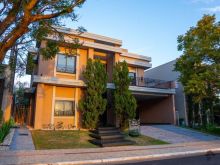 Casa com 04 suítes - condomínio Ecoville Residence