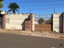 Monte Castelo - terreno todo murado