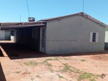 Casa com amplo terreno