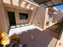 Casa acolhedora - sala de estar e jantar com quintal