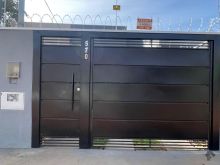 Casa nova bem localizada