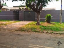 Casa com amplo quintal