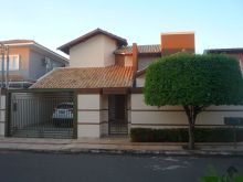 Casa térrea com 3 suítes dentro do Parque dos Poderes