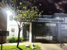 Oportunidade - casa espaçosa com suíte e 2 quartos