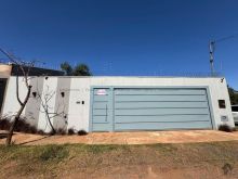 Casa térrea com piscina aquecida e linda varanda