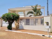 Sobrado completo com energia solar e piscina