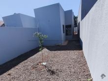 Excelente casa com quintal e frente grande