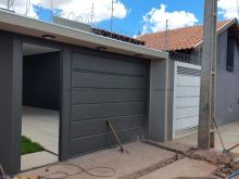 Excelente casa térrea com 01 suíte e 02 quartos