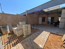 01 suíte - 01 quarto - garagem e quintal grande