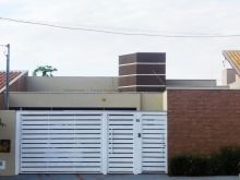 Casa completa com piscina azulejo e edícula