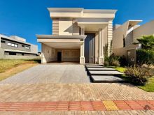 Sobrado estilo neoclássico com altíssimo padrão de acabamento