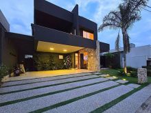 Porteira fechada - 3 suítes - escritório - piscina