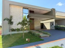 Casa térrea com piscina - condomínio Porto Seguro