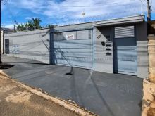 Casa de vila com construção nova