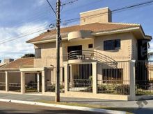 Sobrado de esquina com 5 suítes