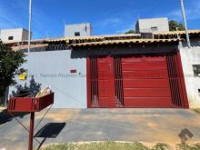 Alugo casa 2 quartos - planejados - varanda coberta