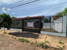 Casa térrea com piscina aquecida e poço artesiano