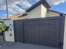 Casa com piscina no Rita Vieira