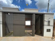 Casa com 02 quartos sendo 01 suíte