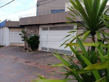 Porteira fechada com fino acabamento