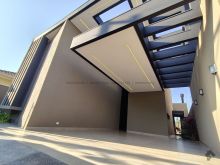 Casa moderna e espaçosa