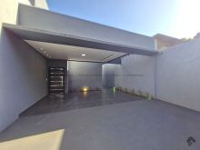 Casa com 4 quartos e piscina