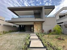 Sobrado com elevador e 4 suítes