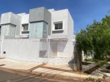 Excelente sobrado com 03 quartos