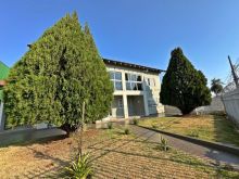 Sobrado amplo com 6 suítes e terreno amplo