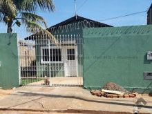 Com piscina - próximo da escola - terreno único