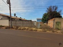 Terreno plano todo murado com excelente localização