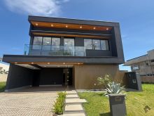 Encantador sobrado - rico em armários