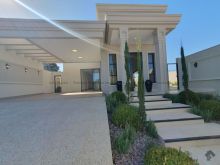 Belíssima casa estilo neoclássico