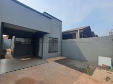 03 quartos - sala de estar/jantar com terreno grande