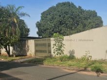 Terreno de esquina no Jardim Montevidéu - murado