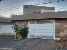 Sobrado em condomínio porteira fechada