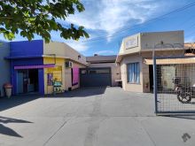 Casa com 2 quartos próximo à avenida Três Barras