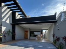 Bairro Pioneiros - casa térrea com piscina