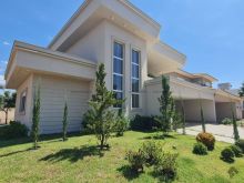 Sobrado imponente com 4 suítes - Damha III