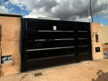 Moderna com ótimo acabamento