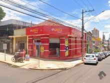 Imóvel comercial de esquina no centro com renda