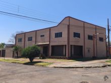 Salão comercial com escritório amplo